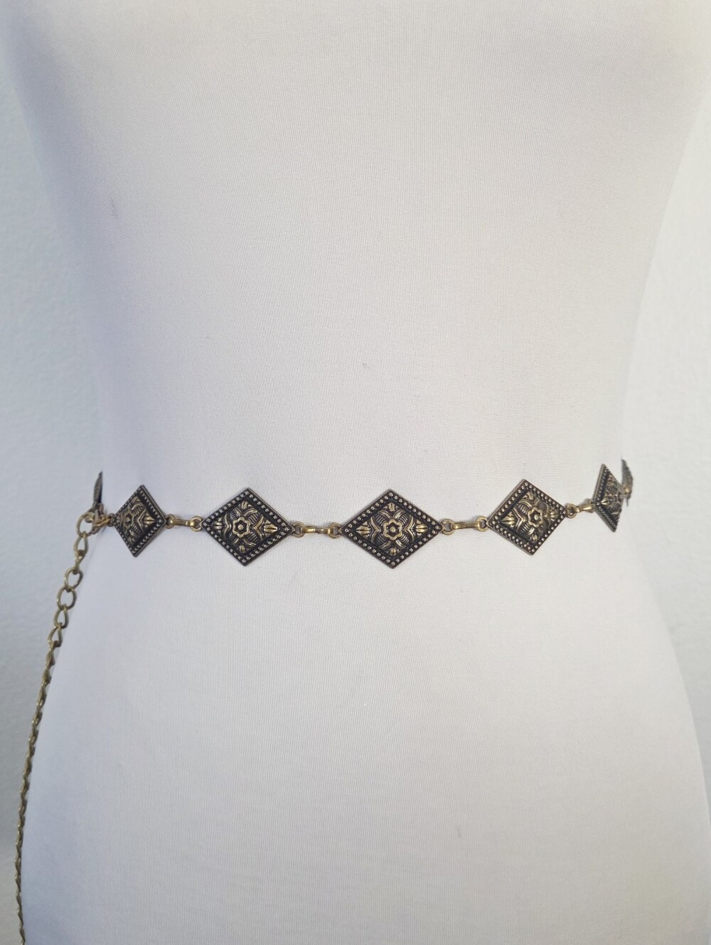 Gold Tone Diamond Shape Chain Belt - Picture 2 of 8
